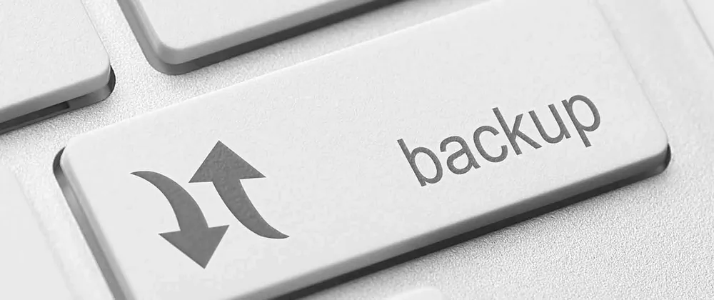 Tasto backup su una tastiera